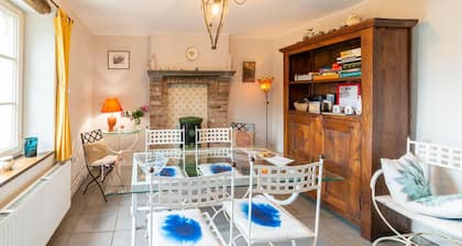 Stilvolles Cottage mit Kamin in Dinant, Belgien