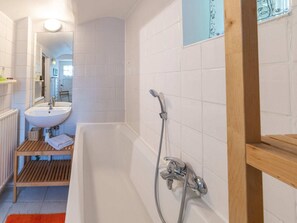 Bathtub - Charming Cottage in Anseremme with Fenced Garden (Anseremme/Dinant)