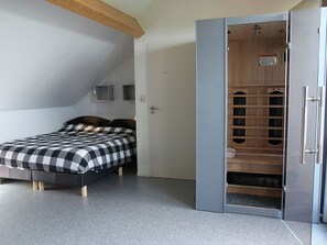 3 bedrooms, WiFi - Holiday Home in Langweer with Infrared Sauna (Langweer)