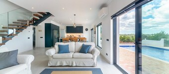 Casa O Sonho near Faro with private pool