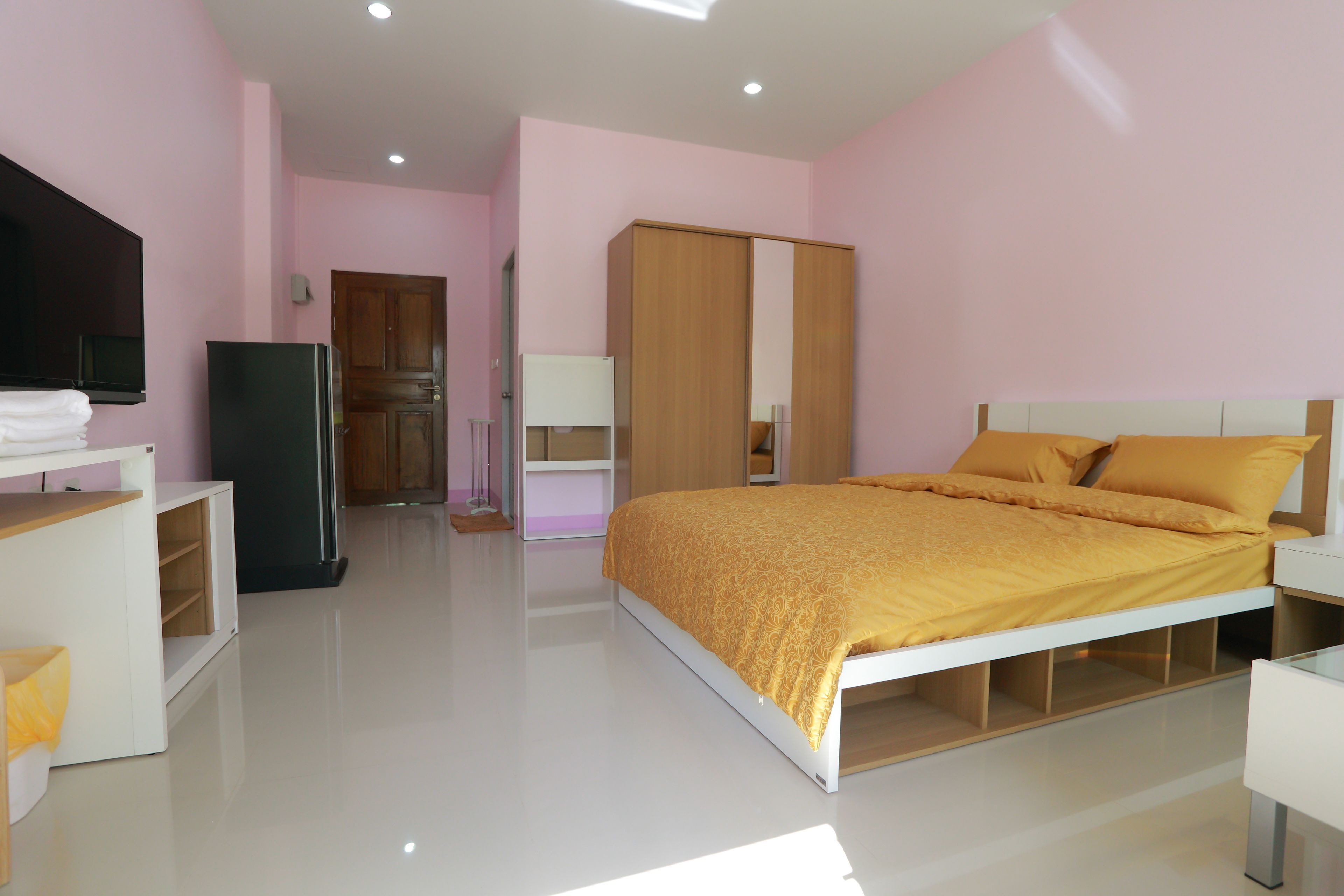 Studio | Desk, free WiFi