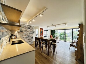 Deluxe Riverview Apartment | Living area