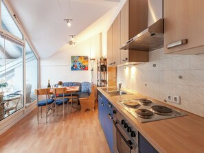 Kühlschrank, Mikrowelle, Ofen, Geschirrspüler