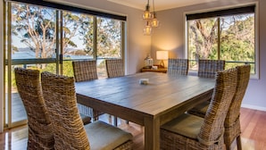 Family dining - Sea la vie (Murdunna)