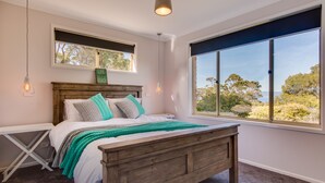 3 Bedroom House (1 Queen, 1 Double and 2 sets of Bunk Beds) - Sea la vie (Murdunna)