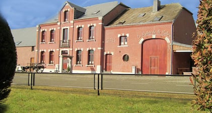 Holiday home in Cul-des-Sarts with roofed terrace