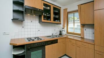 KĂŒhlschrank, Ofen, Herdplatte, GeschirrspĂŒler