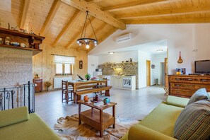 Télévision, cheminée