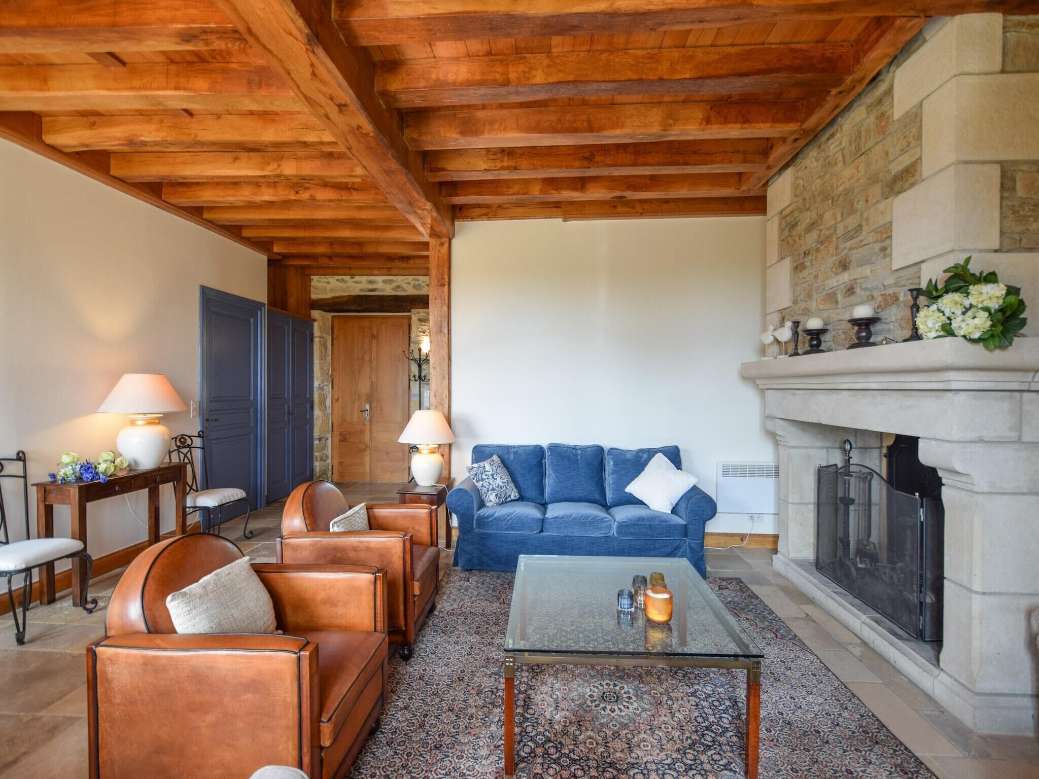 Televisie en een open haard