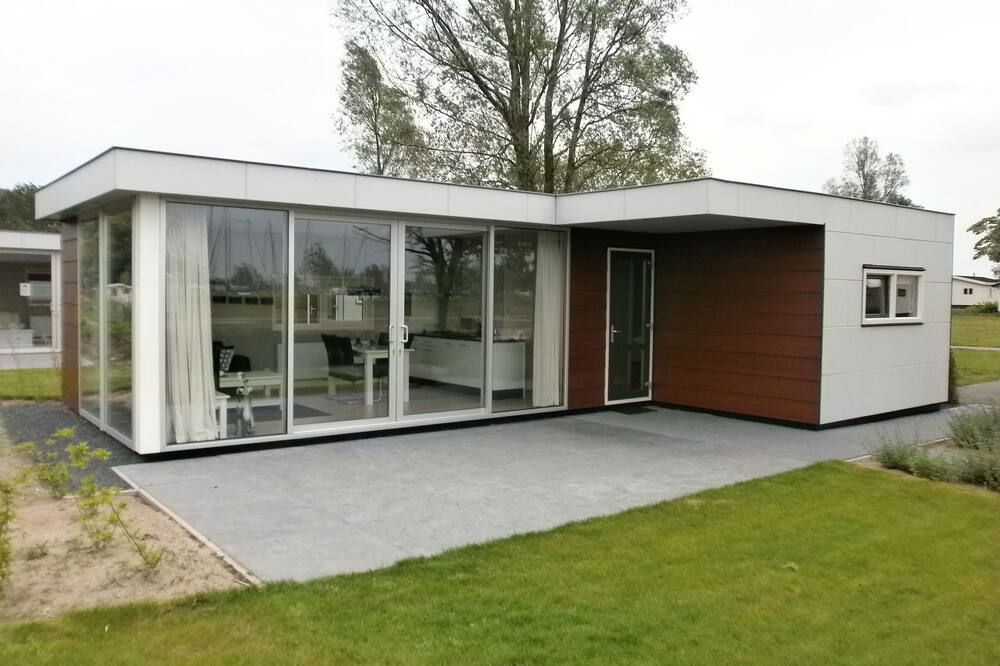 Modern chalet near Biesbosch