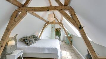 1 slaapkamer, een strijkplank/strijkijzer, wifi