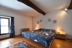 4 bedrooms, WiFi - Rustic Vacation Home, Baneux (Lierneux)