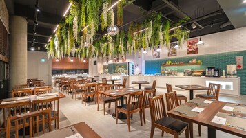 Desayuno buffet todos los días (con cargo)