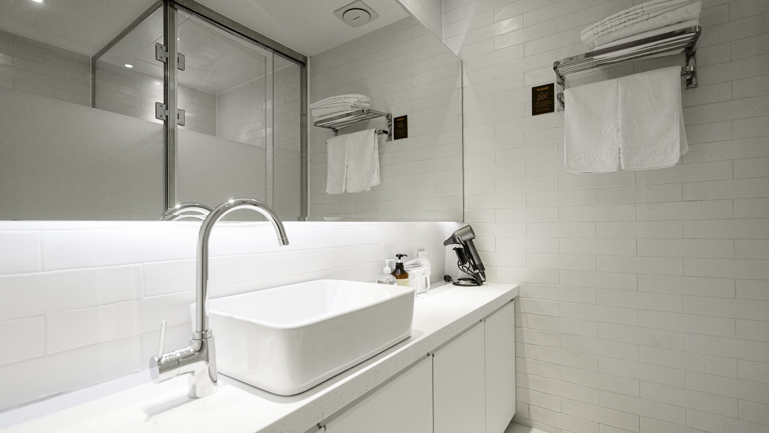 standard twin room | bathroom | shower, hair dryer, bathrobes, bidet