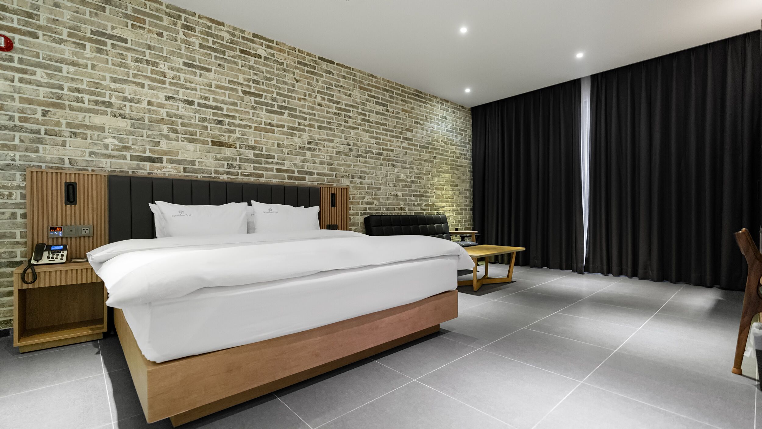 standard double room | premium bedding, down duvets, individually decorated, desk