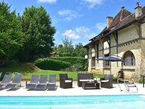 Pool - Elegant Mansion Stay in Belvès (Belves)