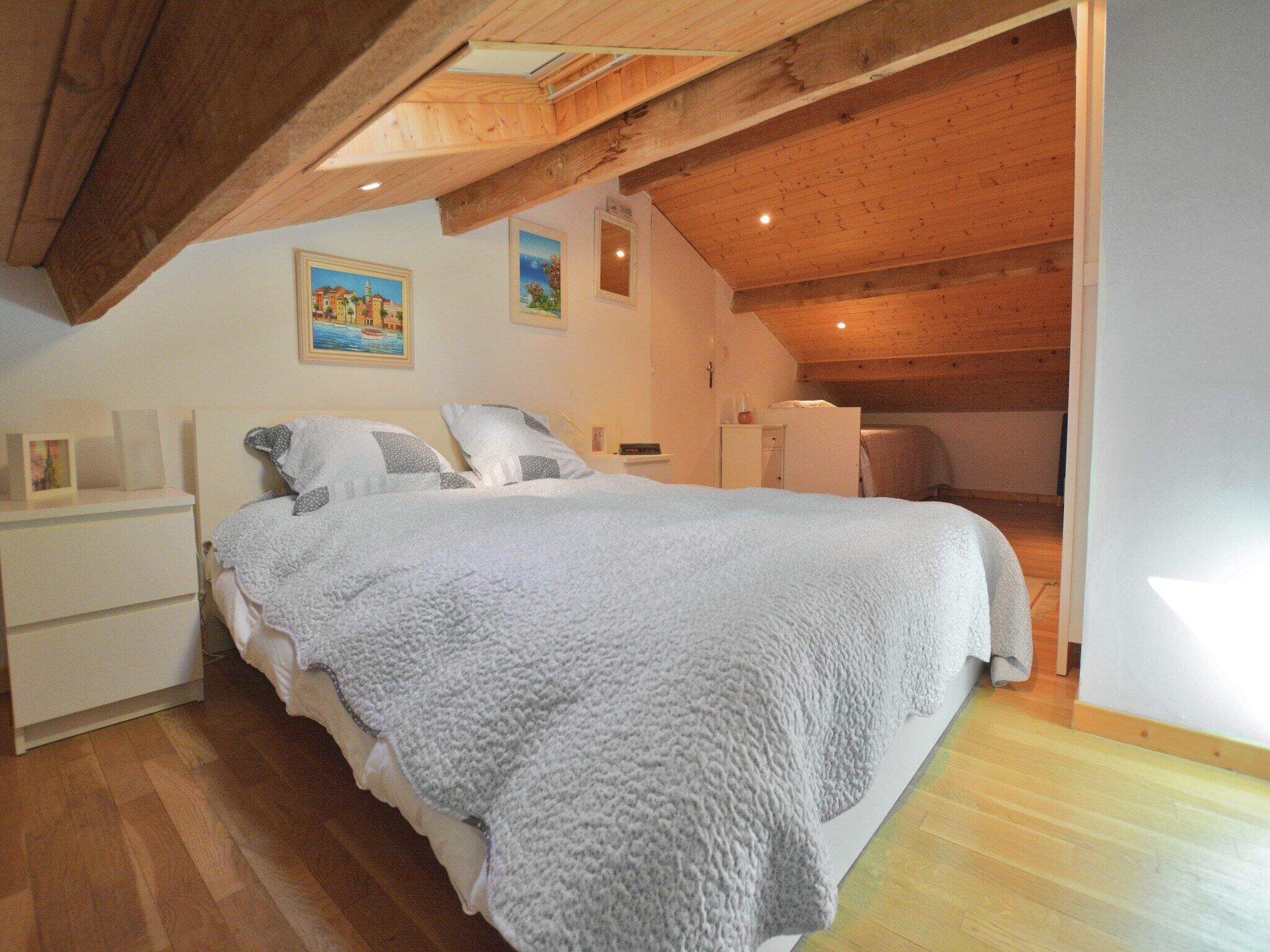2 bedrooms, iron/ironing board, WiFi