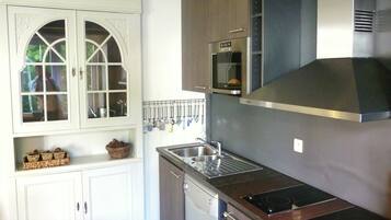 Micro-ondes, four, plaque de cuisson, lave-vaisselle