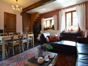 TV, fireplace, DVD player, stereo