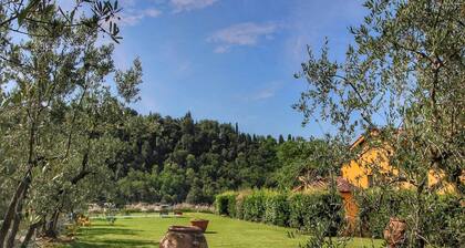 Houkutteleva asunto 200 vuotta vanha maalaistalo keskellä Chianti alueella