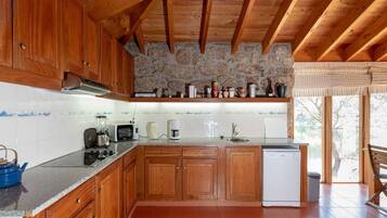 KylskÄp, mikrovÄgsugn, spishÀll och diskmaskin