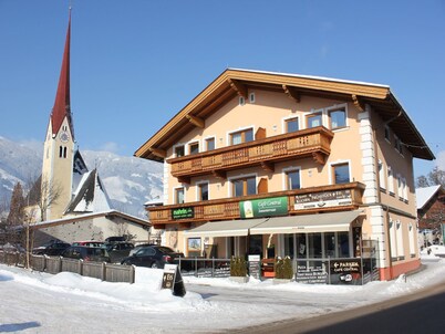 Spacious holiday flat close to the ski area