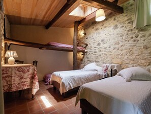 2 bedrooms, WiFi - Holiday Home in Dordogne near Lascaux Cave (Les Eyzies-De-Tayac-Sireuil)