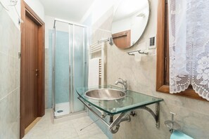 Shower, bidet - Belvilla by OYO Paradiso (Venezia)