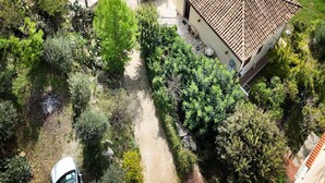 An aerial view of a house with a tiled roof, surrounded by greenery and a paved area. - Holiday Home in Lido di Noto near Beach (Lido di Noto)