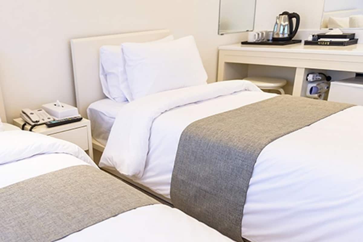 Cortinas blackout, insonorización y tabla de planchar con plancha