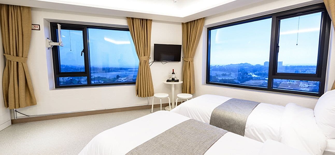 غرفة ديلوكس (Haevichi Deluxe Ocean View) | ستائر تعتيم وتجهيزات عازلة للصوت ومكواة/لوح كي وواي فاي مجانًا