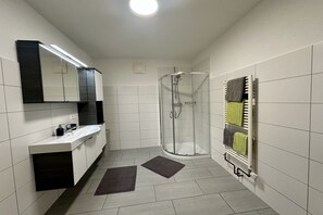 Suihku, hiustenkuivaaja