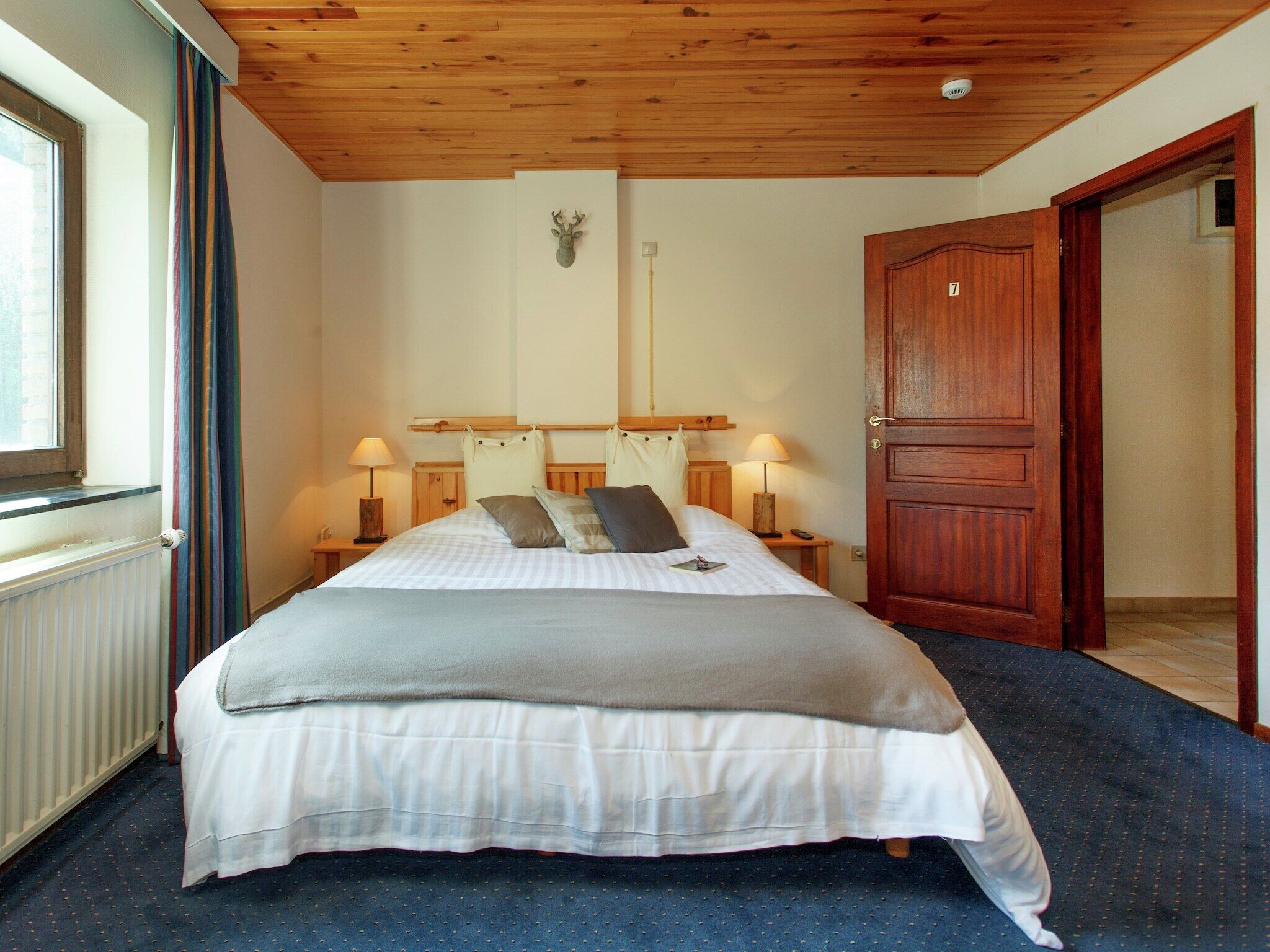 12 Schlafzimmer, WLAN