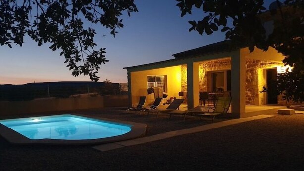 Terrace/patio - Beautiful villa with private pool in Gard (St.Laurent de Carnols)