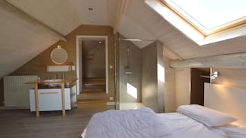 6 bedrooms, travel cot, free WiFi