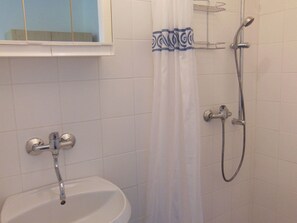 Shower, towels