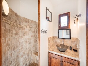 Shower - Hidden Retreat in Chassiers (Chassiers)