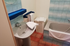 Bathtub