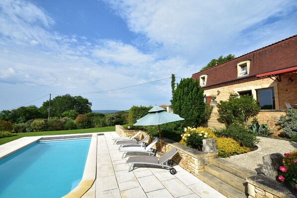 Pool - Cosy holiday home with swimming pool (Coux-Et-Bigaroque)