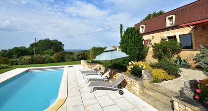 Maison de vacances confortable avec piscine