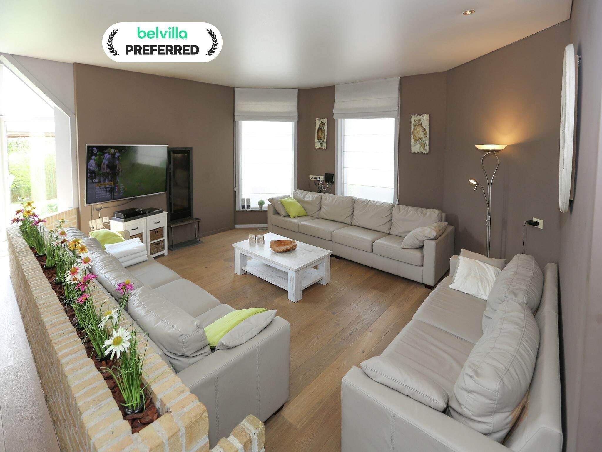 TV, peis, DVD-spiller og fotballspill