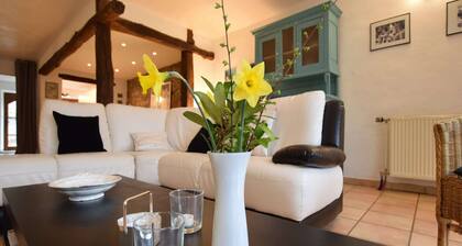 Entinen maalaistalo rauhallisessa kylässä Ylä-Ardennissa