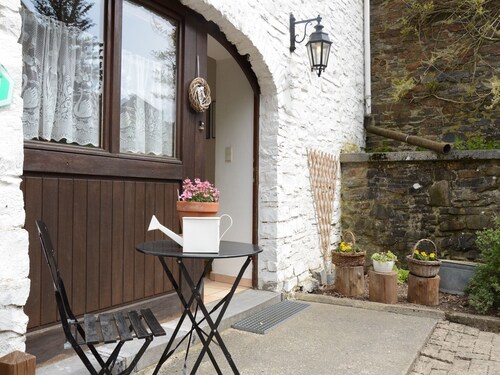 Ancienne ferme dans un village calme