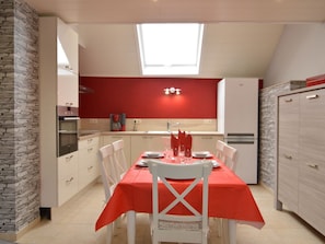 Dining - A holiday home ideal for families and for discovering the Ardennes. (Waimes)