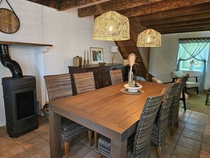 Dining - Holiday Home in Pionsat near Volcano Park (Pionsat)