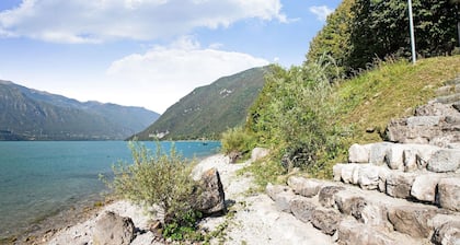 Hütte in Parole nahe Wald und See