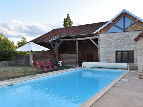 Villa with Spa & Pool
