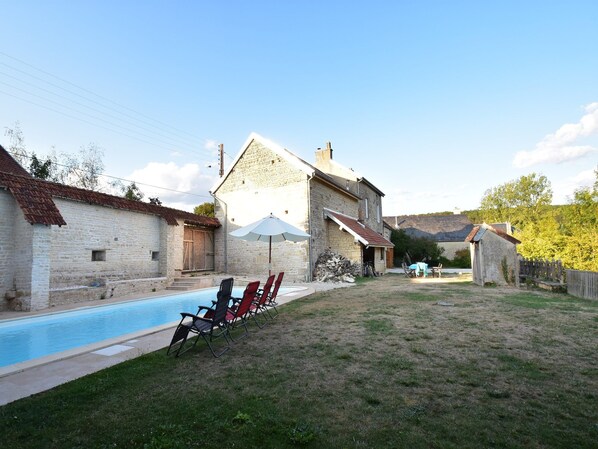 A stone house with a swimming pool, outdoor seating, and a small shed. - Villa with Spa & Pool (Villiers-Les-Moines)