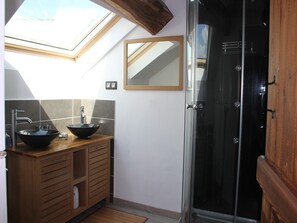 Combined shower/tub - Villa with Spa & Pool (Villiers-Les-Moines)