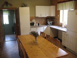Frigorifero, microonde, forno, seggiolone